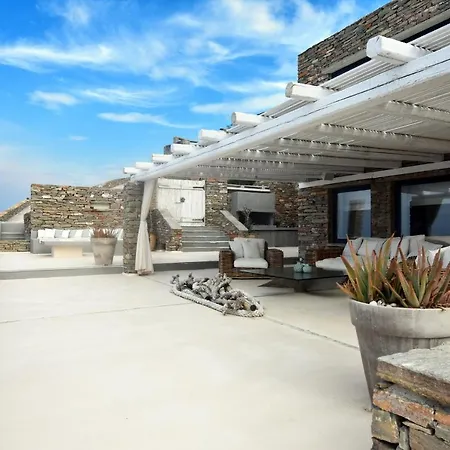 Villa Waterfront With A Swimming Pool, Sea View And Direct Access To The Sea