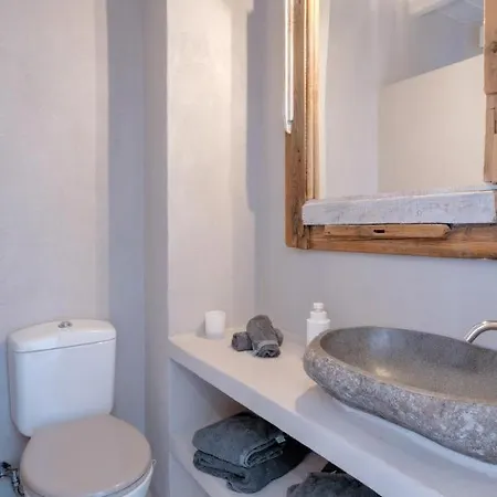 Waterfront With A Swimming Pool, Sea View And Direct Access To The Sea *