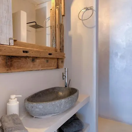 Waterfront With A Swimming Pool, Sea View And Direct Access To The Sea Villa *