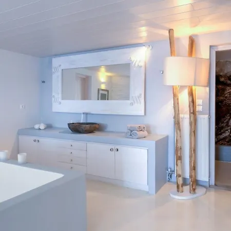 Villa Waterfront With A Swimming Pool, Sea View And Direct Access To The Sea Melissaki