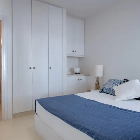 Waterfront With A Swimming Pool, Sea View And Direct Access To The Sea Villa *