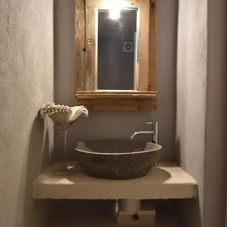 Villa Waterfront With A Swimming Pool, Sea View And Direct Access To The Sea *