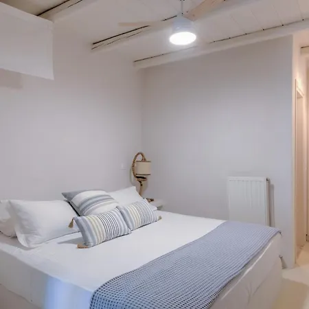 Waterfront With A Swimming Pool, Sea View And Direct Access To The Sea Villa *