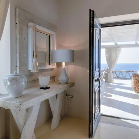 Waterfront With A Swimming Pool, Sea View And Direct Access To The Sea Villa *