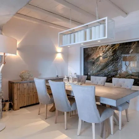 Villa Waterfront With A Swimming Pool, Sea View And Direct Access To The Sea *