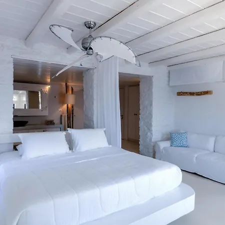 Villa Waterfront With A Swimming Pool, Sea View And Direct Access To The Sea